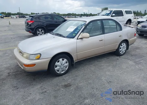 1997 Toyota Corolla Dx z USA, uszkodzony, nr VIN 1NXBB02E9VZ625990